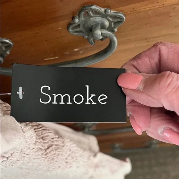 Smoke WOMEN’s Beige Sleeveless Smocked Tunic Top Size Medium NWT - Picture 2 of 9